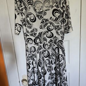 LuLaRoe Black and White Patterned Long Sleeve Dress
